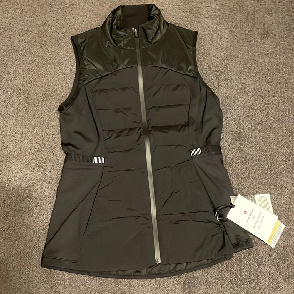 NWT Lululemon DOWN FOR IT ALL Vest Black Size 8